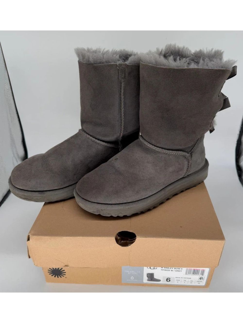 Ugg women’s bailey bow ii boots - gray - size 6